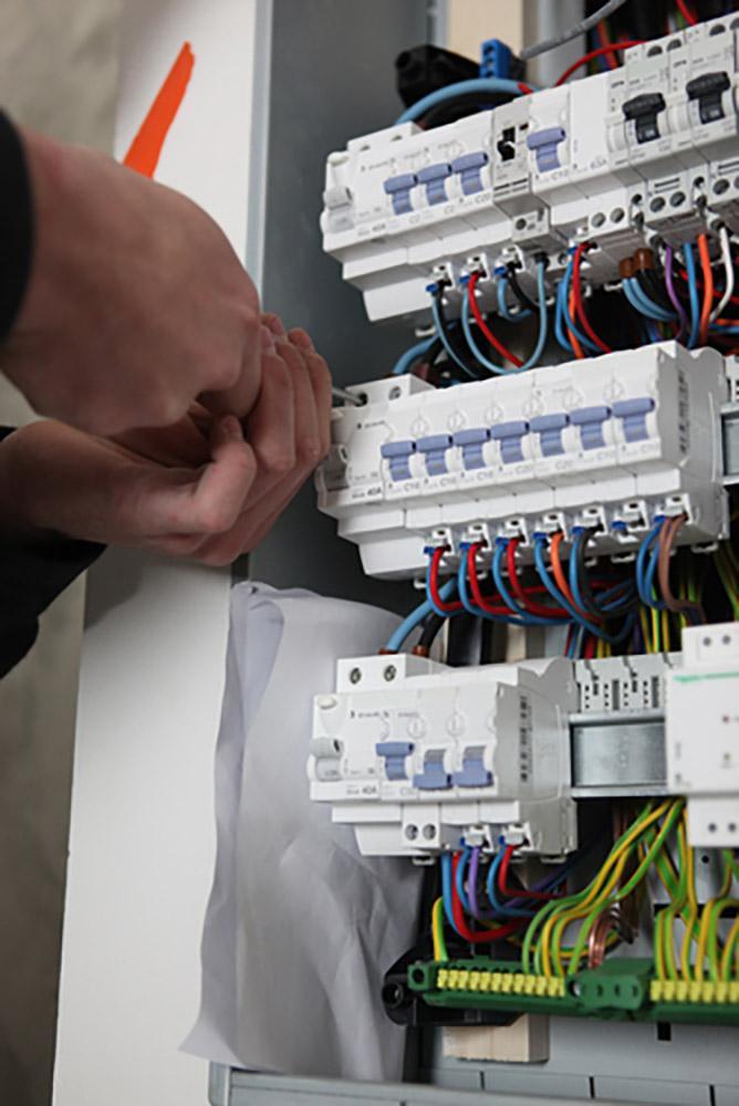 Remise aux normes et maintenance, Orly